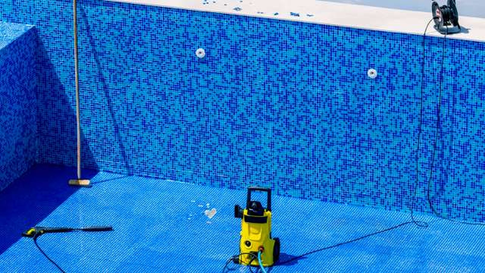 Limpieza puntual y vaciado de piscina antes del verano