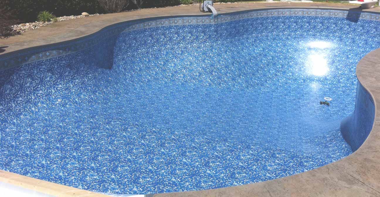 Piscina de acero con liner azul instalado