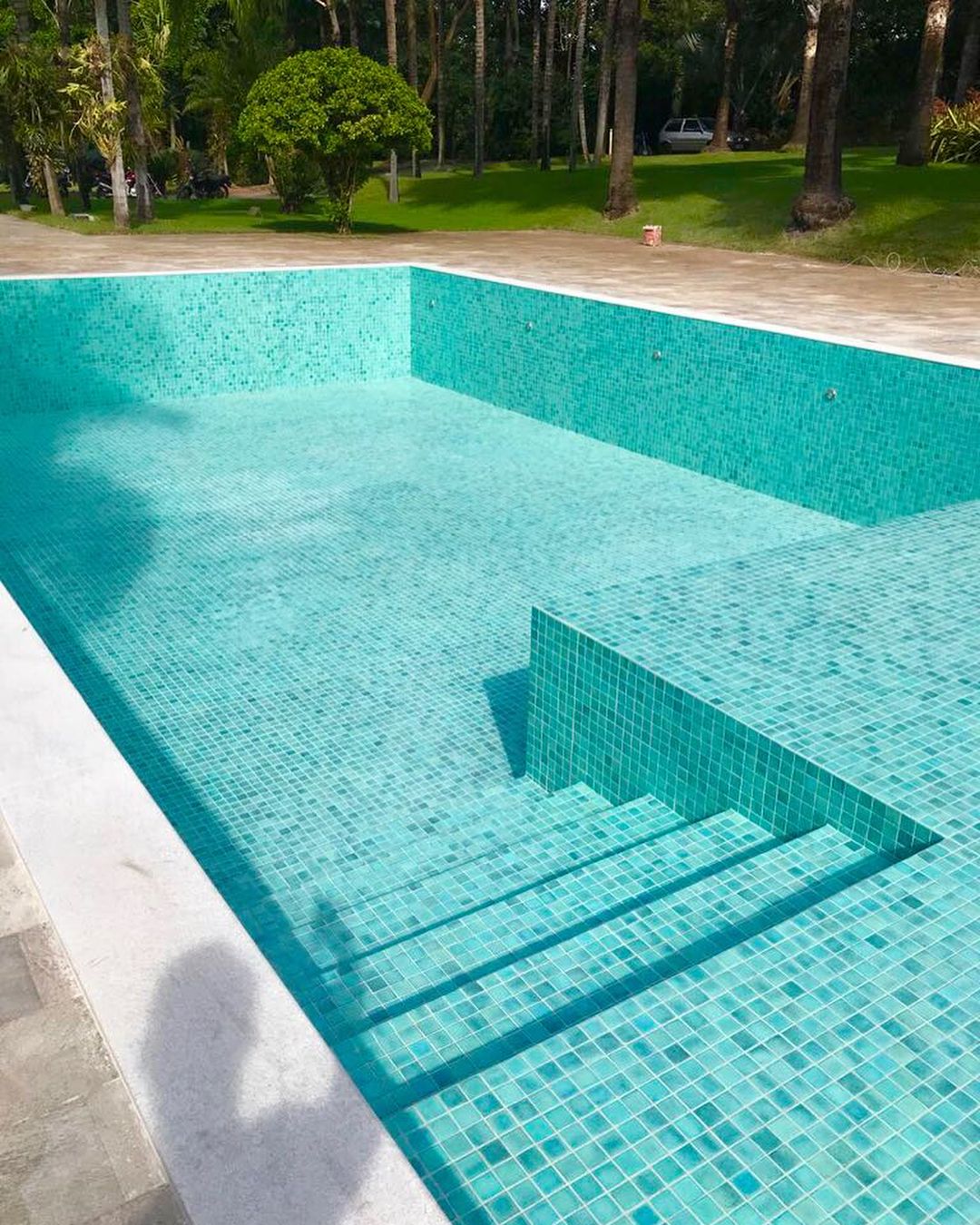 Piscina de obra de hormigón armado proyectado